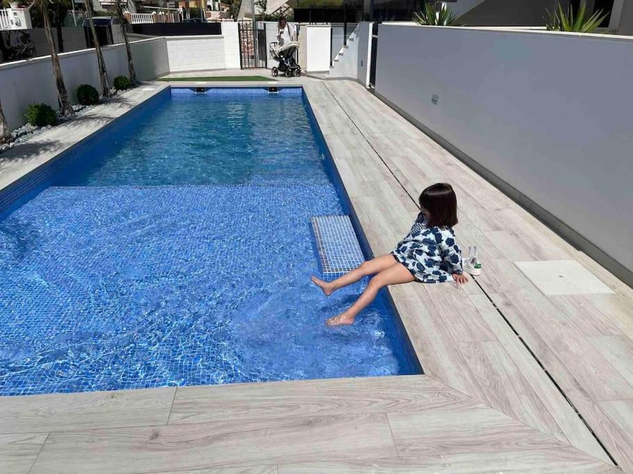 Apartment With Swiming Pool And Long Terrace *