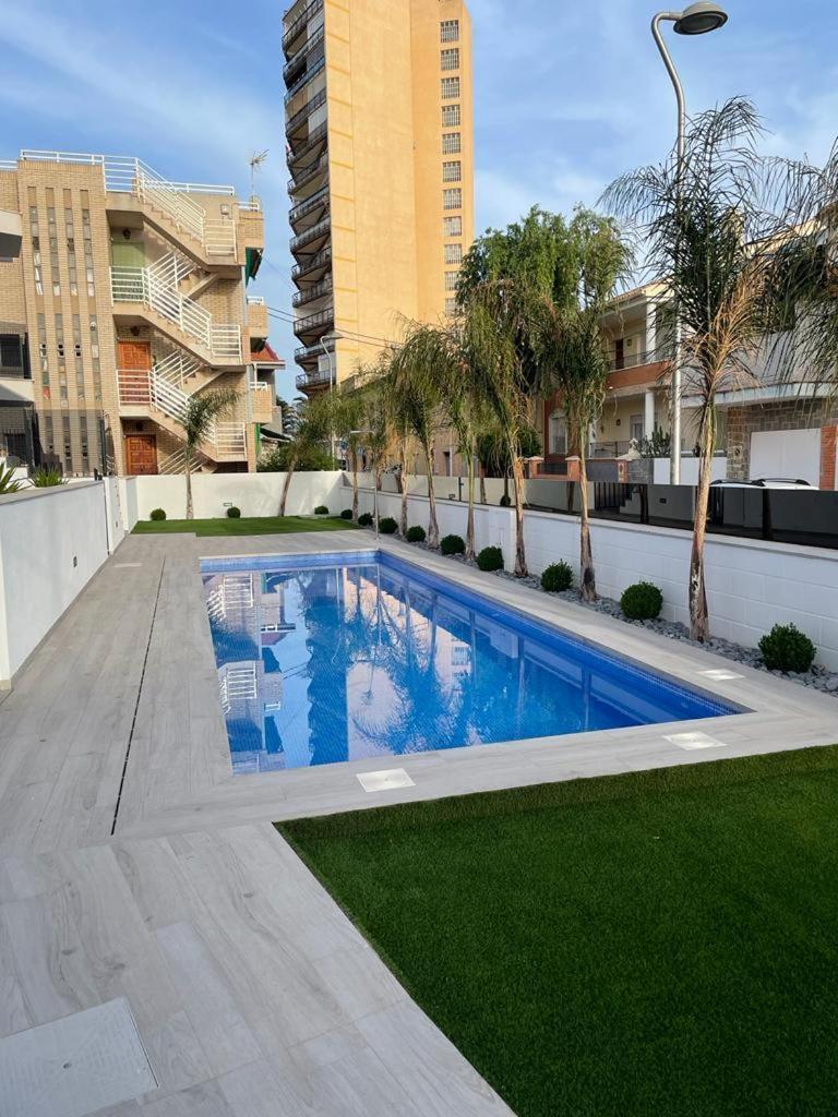 Apartment With Swiming Pool And Long Terrace *