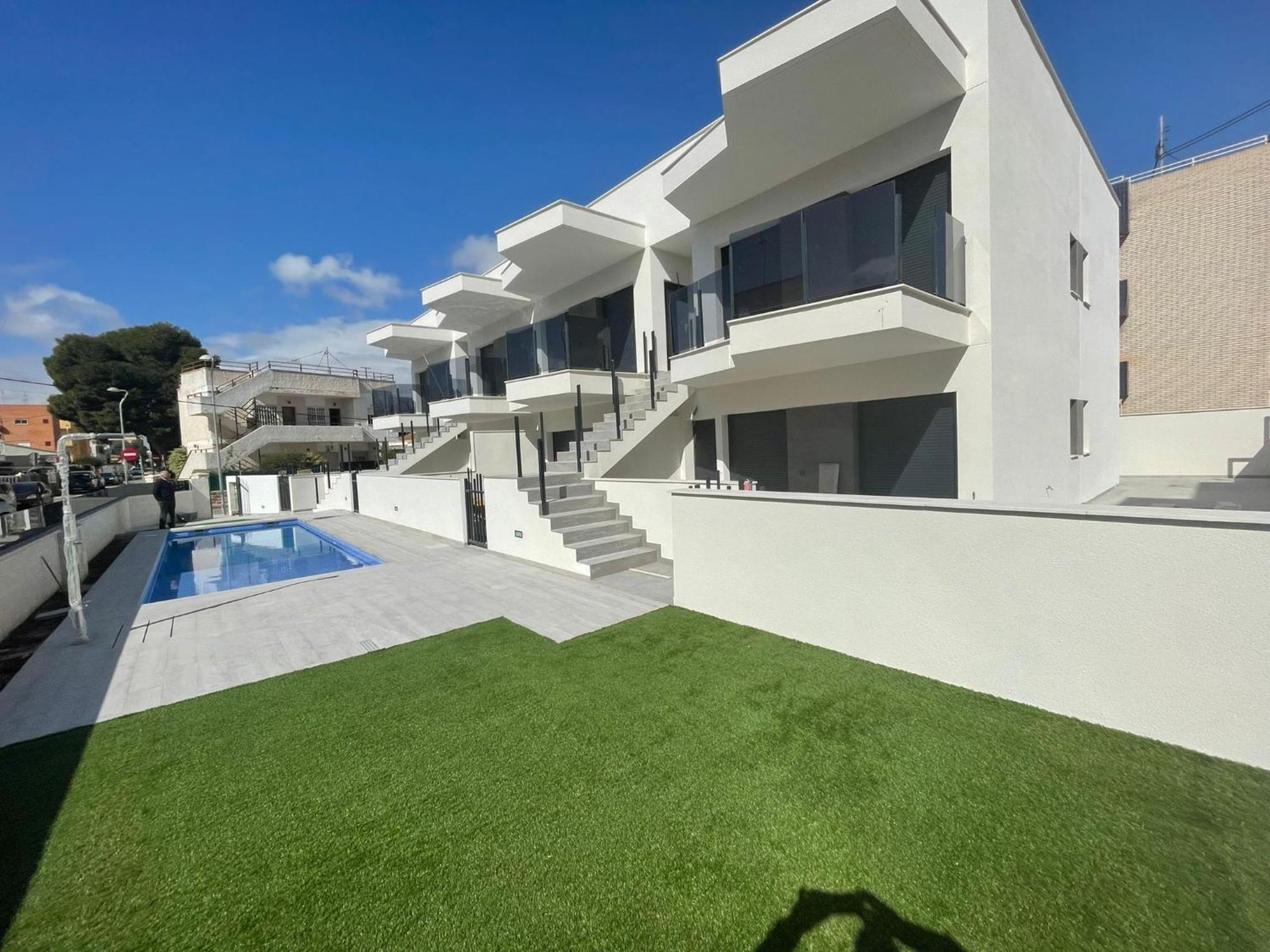 Apartment With Swiming Pool And Long Terrace